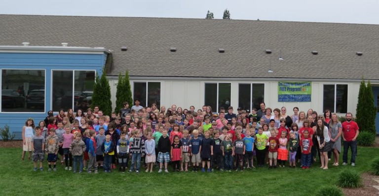 Lundy Poses for School-Wide Yearbook Photo – Lowell School District